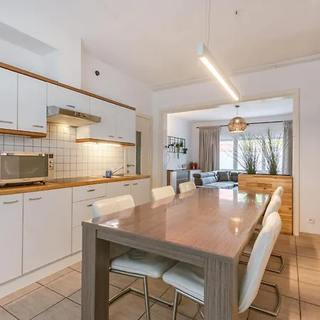 Huswell - Lovely Retreat For 4